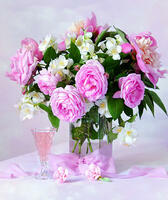 Без бренда «Нежный букетик с розами и настойка» в Архангельске в интернет-магазине Без бренда «Нежный букетик с розами и настойка» в Архангельске