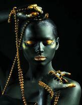 Без бренда «Девушка в черно-золотом макияже» в Архангельске 